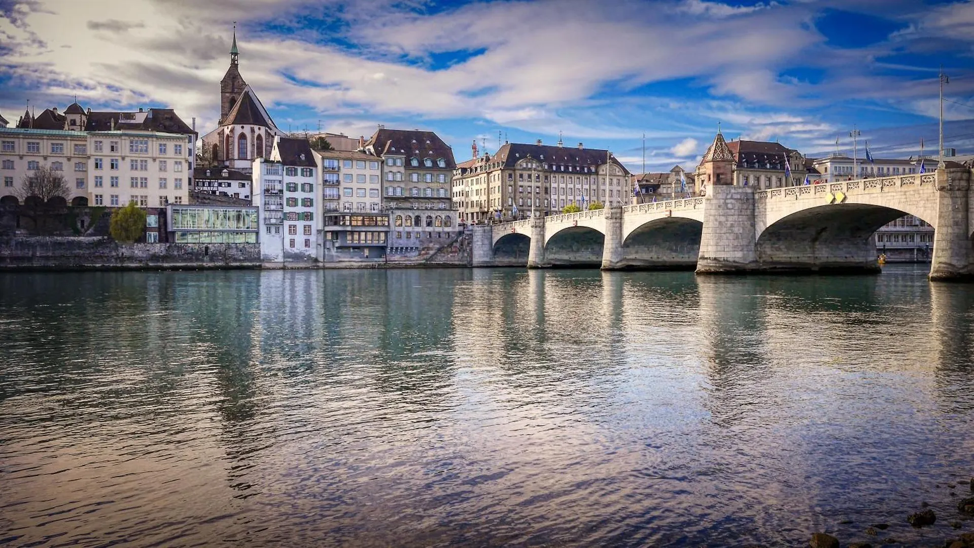 Apartment Penthouse Rooftop Loft, 190Sq, Panorama View, 1Min To Main Station- 5Min To City Basel