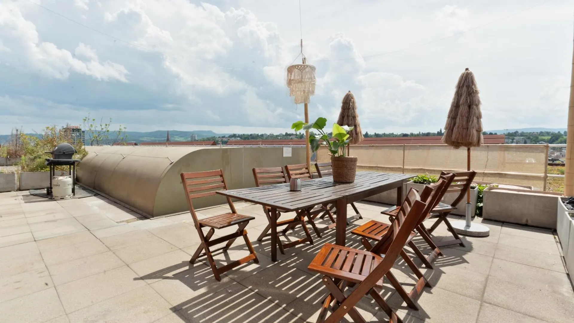 Penthouse Rooftop Loft, 190Sq, Panorama View, 1Min To Main Station- 5Min To City Basel