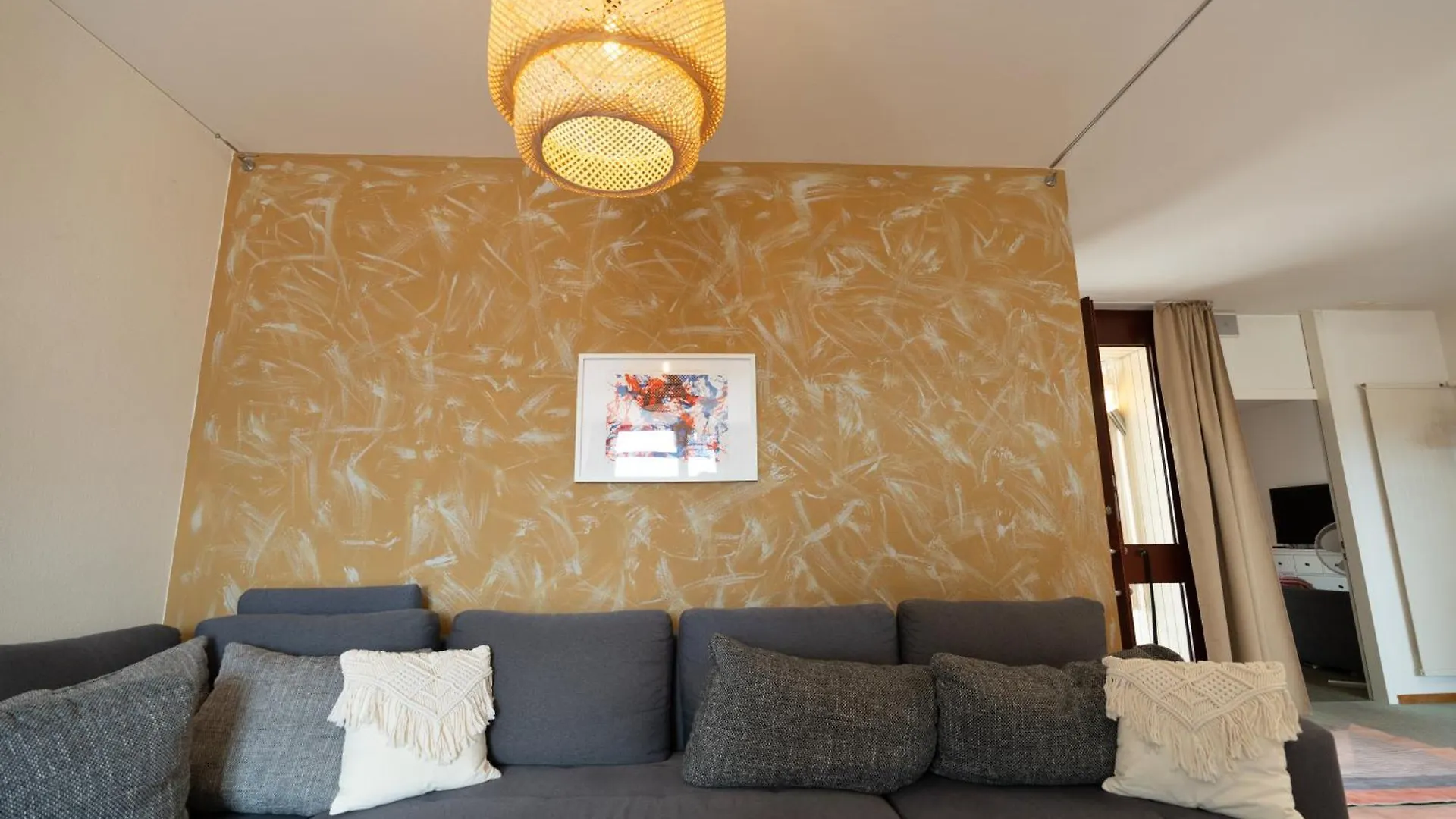 Penthouse Rooftop Loft, 190Sq, Panorama View, 1Min To Main Station- 5Min To City Basel 0*,
