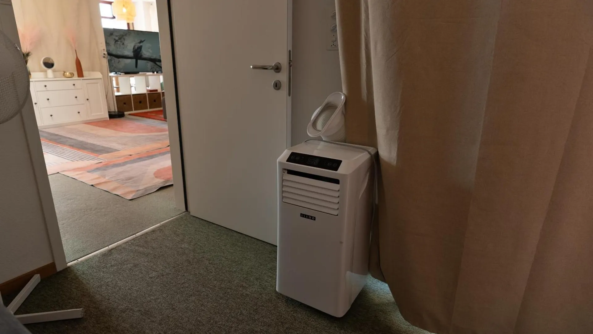 Penthouse Rooftop Loft, 190Sq, Panorama View, 1Min To Main Station- 5Min To City Basel