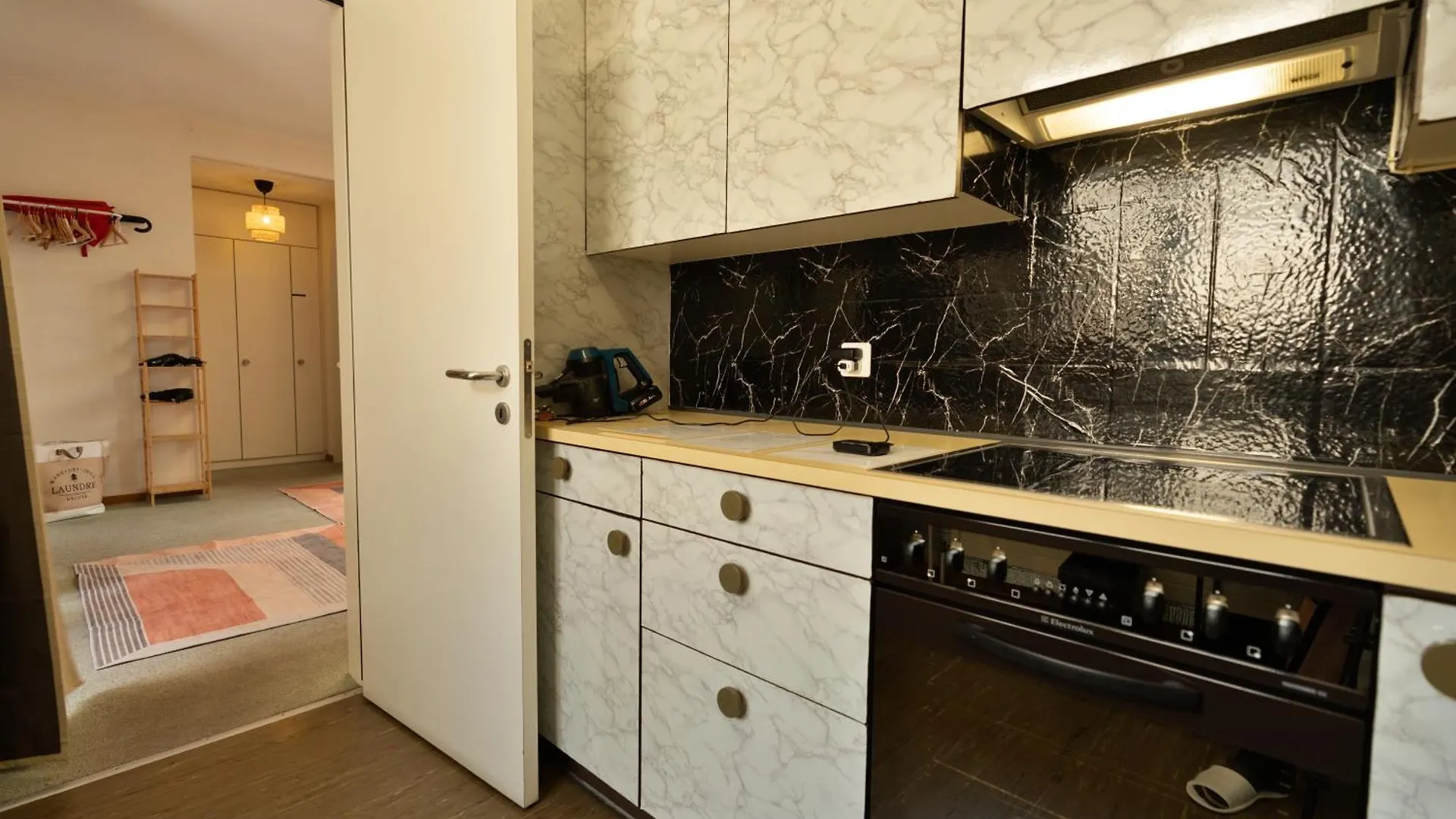 Penthouse Rooftop Loft, 190Sq, Panorama View, 1Min To Main Station- 5Min To City Basel