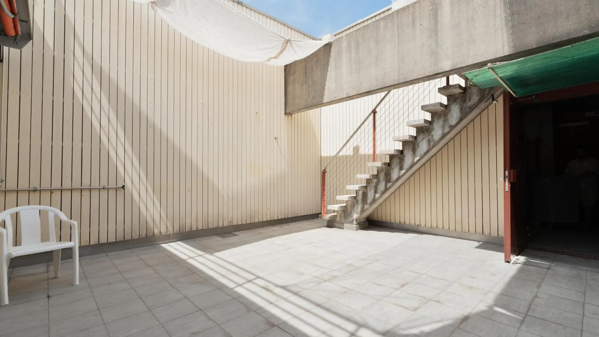 Penthouse Rooftop Loft, 190Sq, Panorama View, 1Min To Main Station- 5Min To City Basel 0*,
