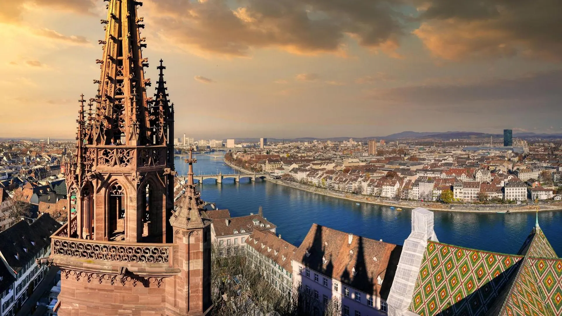 Penthouse Rooftop Loft, 190Sq, Panorama View, 1Min To Main Station- 5Min To City Bâle